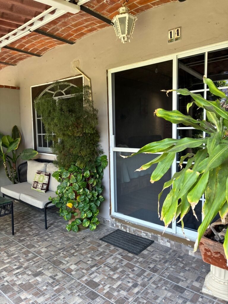 exterior se hab sencilla vista al jardin